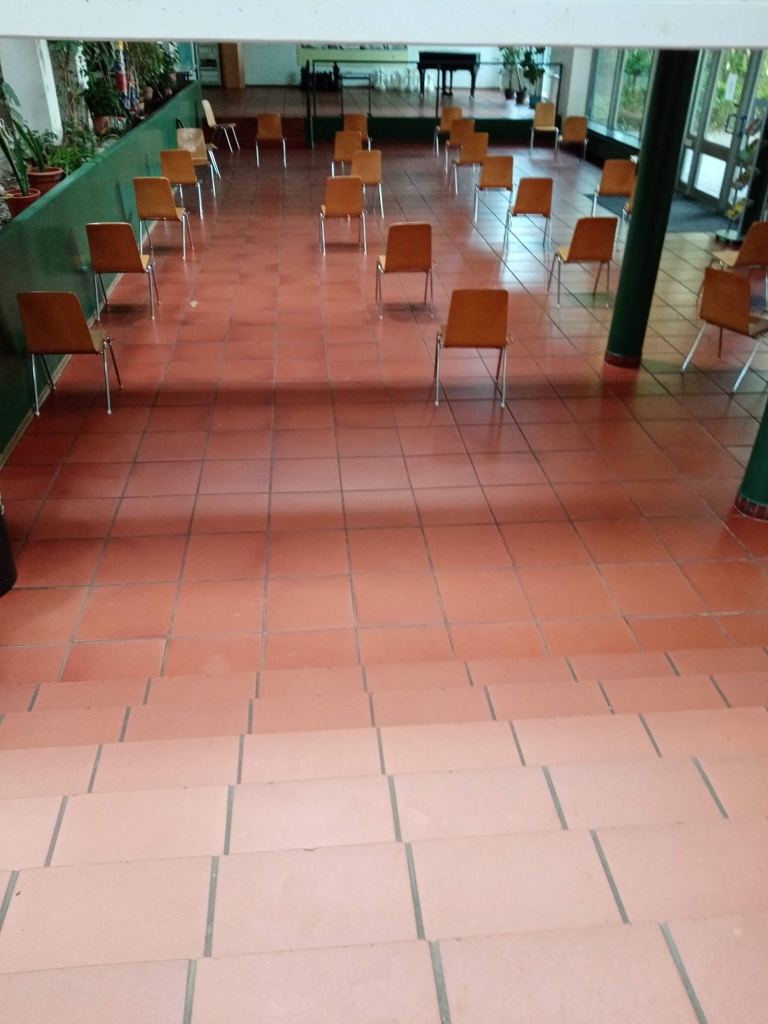 Großflächen- und Fliesenreinigung Saal